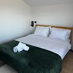 уютни планински с басейн в комплекс алпин лодж Apartamento Bansko