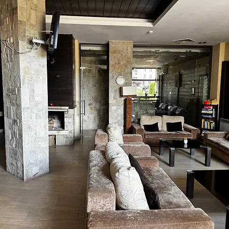 уютни планински с басейн в комплекс алпин лодж Apartament Bansko
