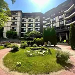 уютни планински с басейн в комплекс алпин лодж Apartment Bansko