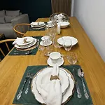 уютни планински с басейн в комплекс алпин лодж Apartment Bansko