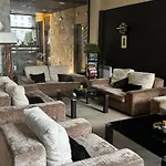 уютни планински с басейн в комплекс алпин лодж Apartment *
