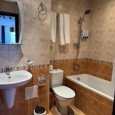 уютни планински с басейн в комплекс алпин лодж Appartement *