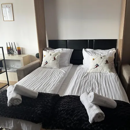 уютни планински с басейн в комплекс алпин лодж Διαμέρισμα *