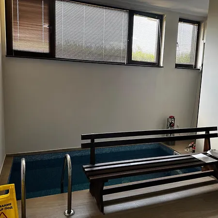 уютни планински с басейн в комплекс алпин лодж 公寓 *