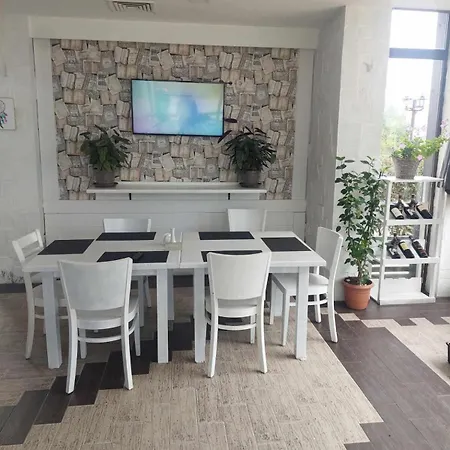 уютни планински с басейн в комплекс алпин лодж Appartement Bansko