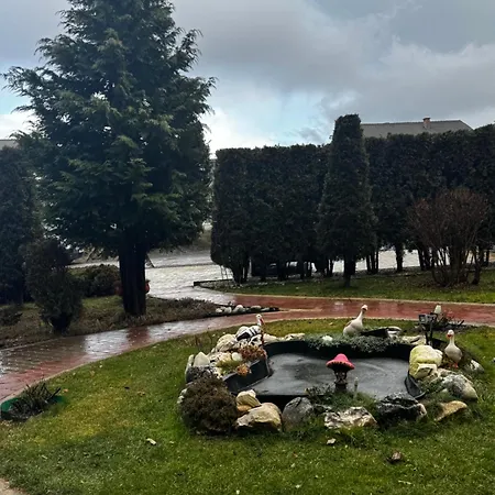 уютни планински с басейн в комплекс алпин лодж Appartement *