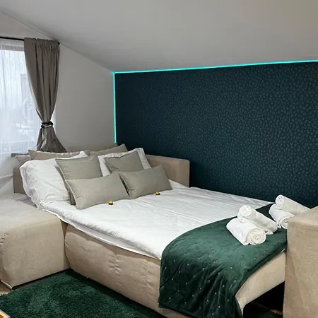 уютни планински с басейн в комплекс алпин лодж