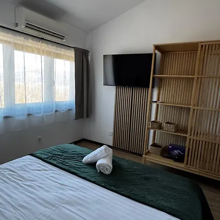 уютни планински с басейн в комплекс алпин лодж Μπάνσκο