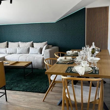 уютни планински с басейн в комплекс алпин лодж Διαμέρισμα *