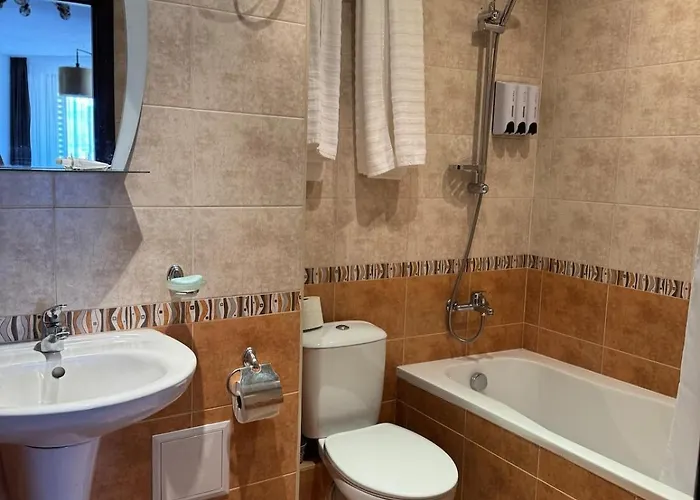 уютни планински с басейн в комплекс алпин лодж Apartment *