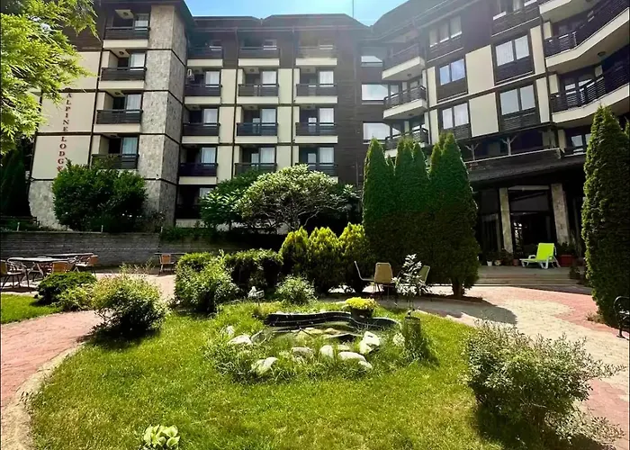 уютни планински с басейн в комплекс алпин лодж Apartment Bansko