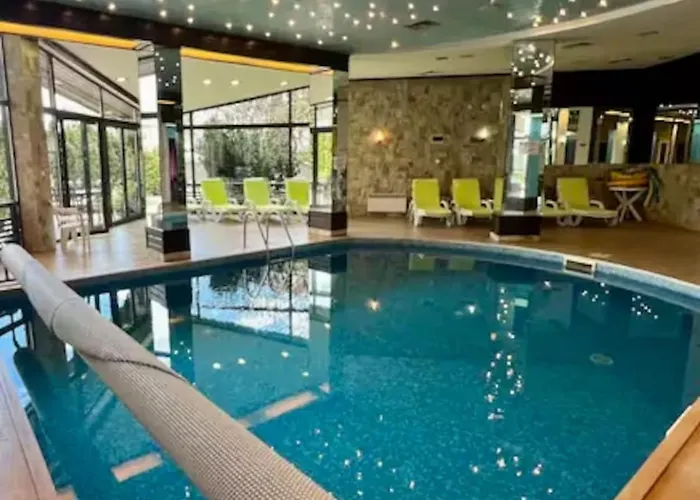 уютни планински с басейн в комплекс алпин лодж Apartment *